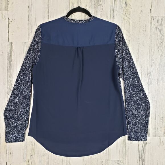 NWT Violet & Claire Navy Blue Speckled Button Down Silky Blouse Size Medium - Picture 11 of 12